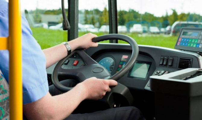 Российских водителей предложили поделить на любителей и профессионалов