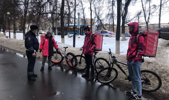 В Туле курьеры-велосипедисты попались на нарушении ПДД