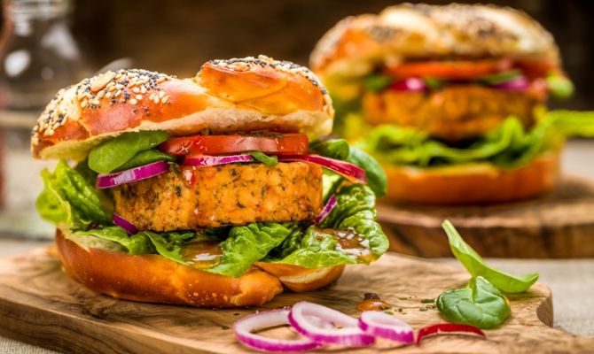 Диетологи назвали полезный фастфуд 