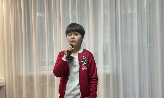 10-летний певец из Новомосковска выступил на "Голос. Дети"