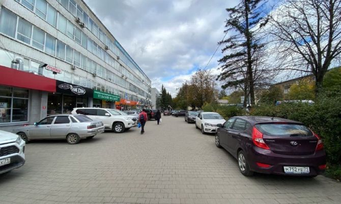 Напротив остановки "Педуниверситет" в Туле организуют пешеходную зону