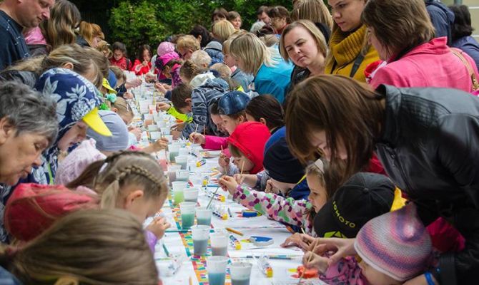 Галерея "Ясная Поляна" приглашает туляков на фестиваль "Краски детства"