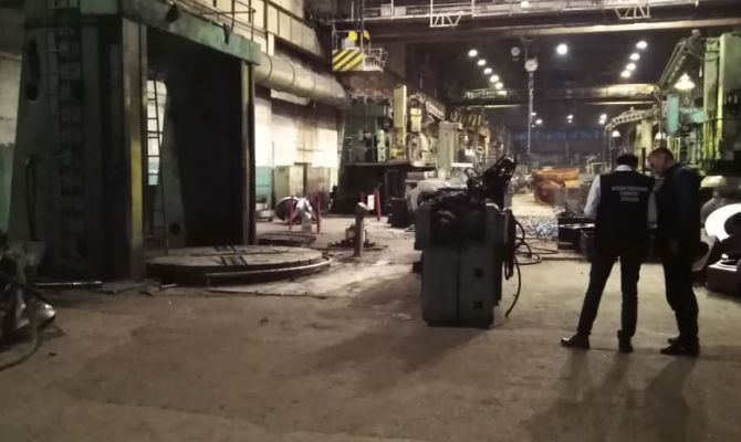 В Алексине рабочий сломал ногу на производстве: директора предприятия будут судить