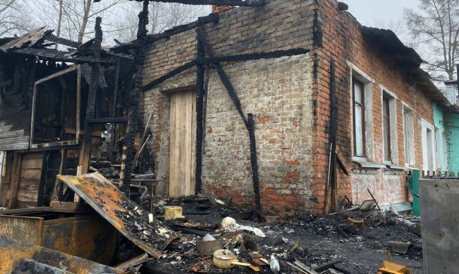 В Щекине семья с ребенком-инвалидом осталась без крыши над головой из-за пожара