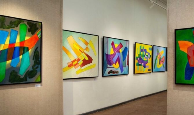 Выставка петербургских художников «На грани цвета» открылась в Туле