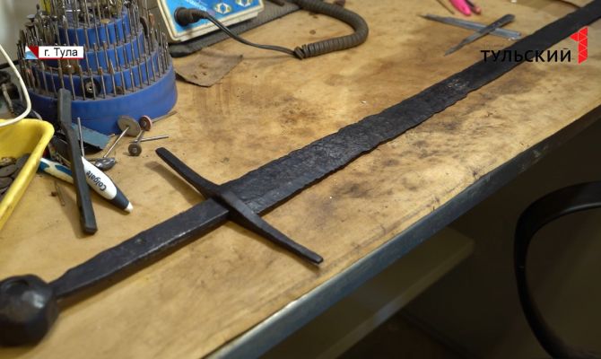 Тульские археологи выясняют тайны уникального германского меча 14 века