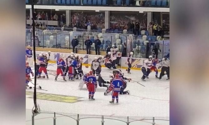 В Туле хоккеисты подрались после матча на Кубок Губернатора 