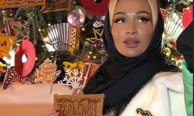 Телеведущая Виктория Лопырева поделилась впечатлениями от тульской елки