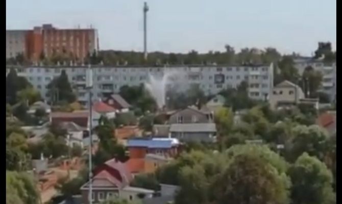 В Пролетарском округе Тулы забил фонтан кипятка