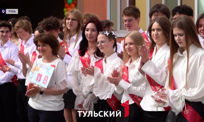 От флешмоба до вальса с родителями: в Тульской области отметили последний звонок