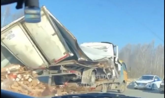 Появилось видео с места гибели водителя в тульских Барсуках