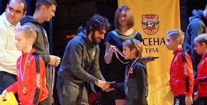 Футболисты «Арсенала» награждали юных спортсменов Тульской области