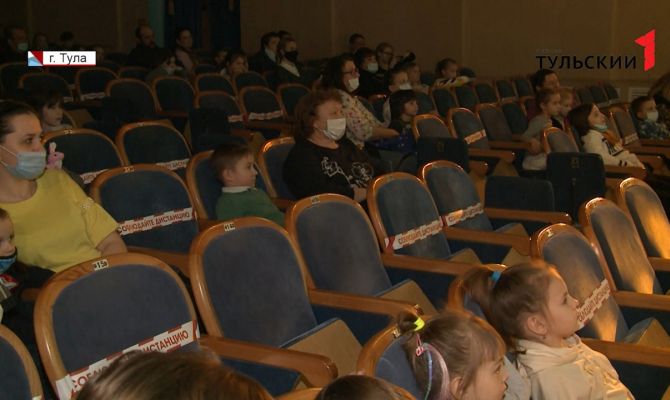Как многодетным семьям в Тульской области получить бесплатные билеты в театр