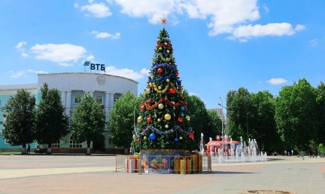 Администрация Новомосковска сообщила об установке новогодней елки