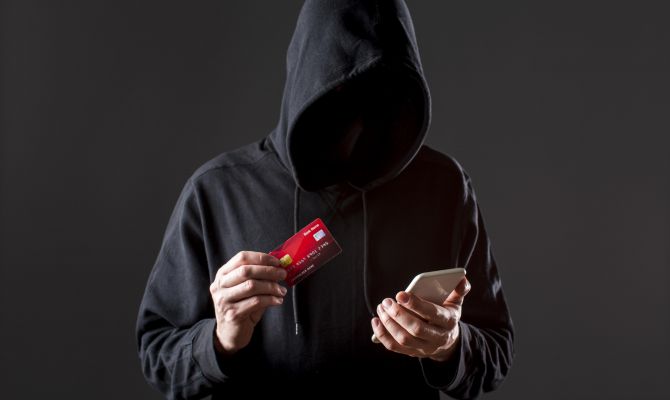 Женщина из Новомосковска перевела мошенникам почти 7 миллионов рублей