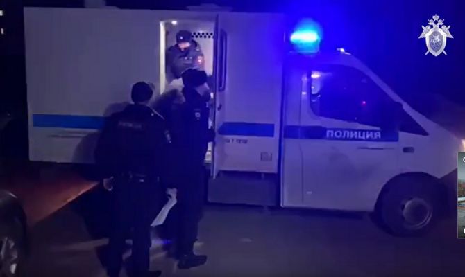 В Туле два уголовника избили мужчину на остановке