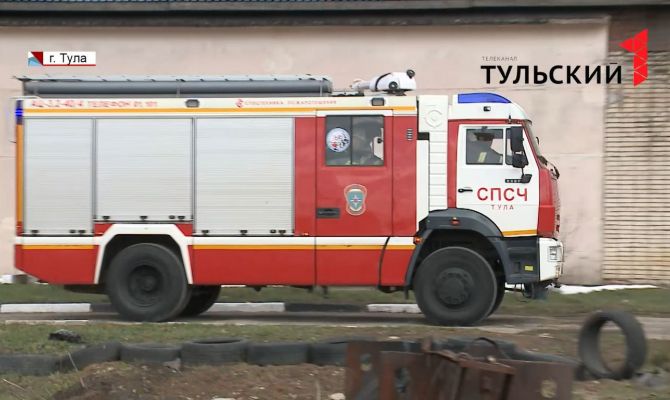 На улице Галкина в Туле загорелся многоквартирный дом