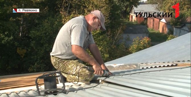 В ревякинском доме культуры решают проблему «дождя» с потолка