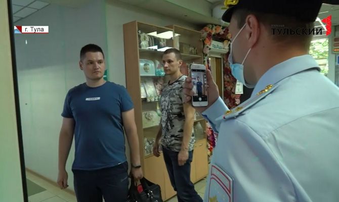 Ежедневно на нарушителей масочного режима в Тульской области составляют около 150 протоколов