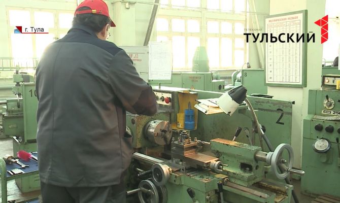 Стали известны самые опасные профессии в России