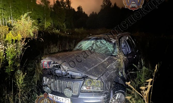 В Щекинском районе автомобиль с пьяным водителем перевернулся
