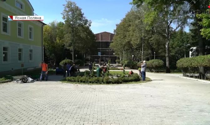 Тульские парламентарии высадили на территории музея-усадьбы «Ясная Поляна» более 200 саженцев