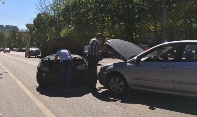 В Туле на ул. Болдина два автомобиля не поделили дорогу