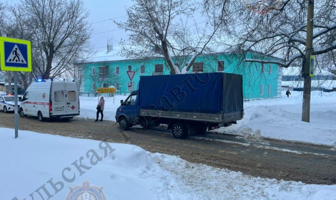 В Новомосковске ребенок внезапно выбежал на переход и попал под колеса машины