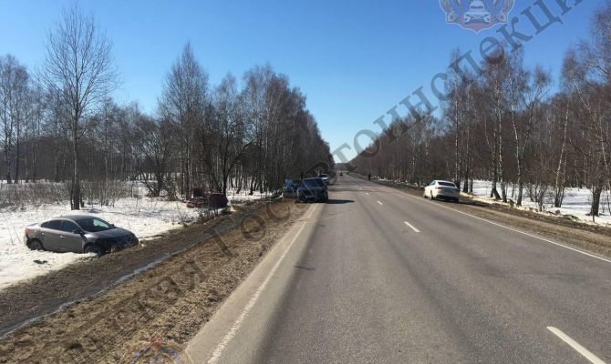 3 машины столкнулись на дороге «Тула-Белев»: в одном из автомобилей был ребенок