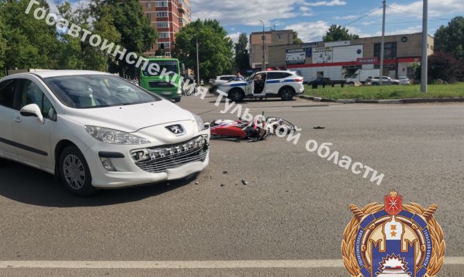 В Новомосковске в ДТП с легковушкой пострадал мотоциклист