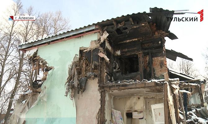 В Алексине из-за неисправного электрощитка произошел пожар: без крыши над головой остались 8 семей 
