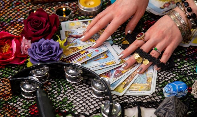 Сколько туляков поддерживают запрет рекламы услуг гадалок и тарологов