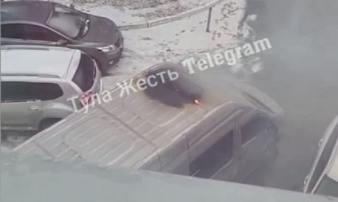 Возле Ваныкинской больницы в Туле загорелась "Газель"