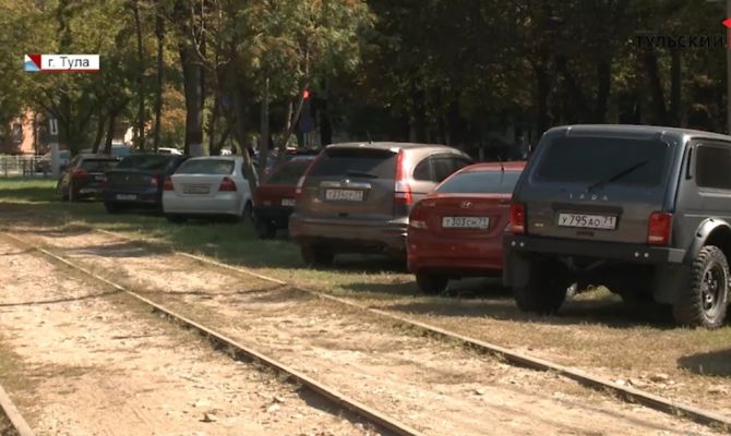  Автохамство на газонах: в Туле штрафуют любителей бесплатно парковаться на траве