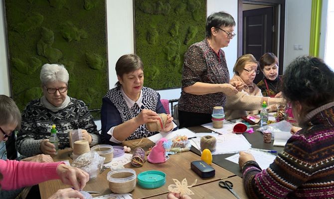 В Туле для женщин всех возрастов проходят бесплатные уроки по рисованию и йоге