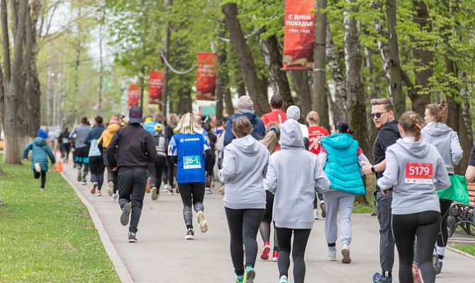 Более 800 спортсменов вышли на старт легкоатлетического забега в Туле