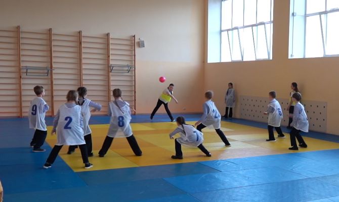 Юные туляки поиграли в "вышибалы" и собрали пазл на игре "Зарница 2.0"