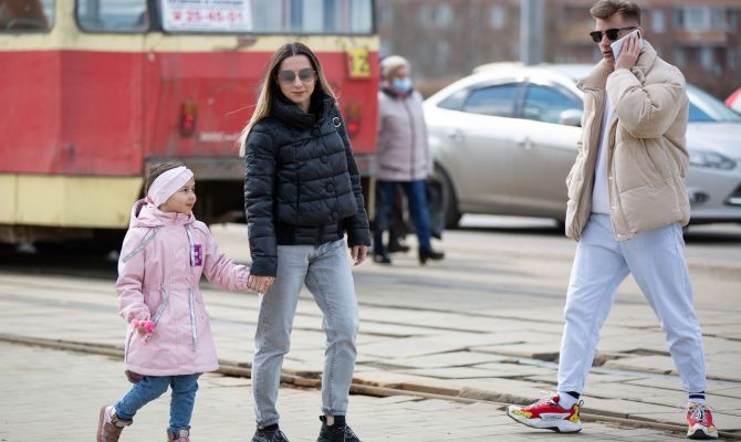 В России предлагают сократить рабочую неделю для женщин с детьми