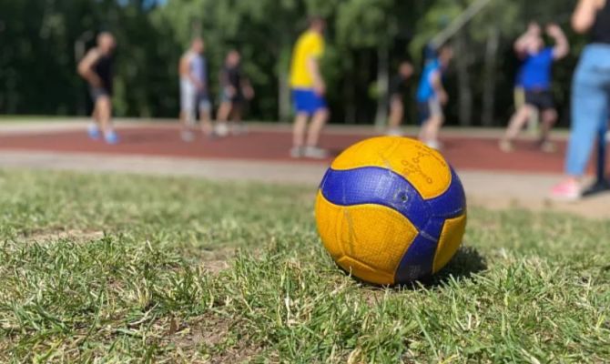 В Туле стартовал фестиваль паркового волейбола