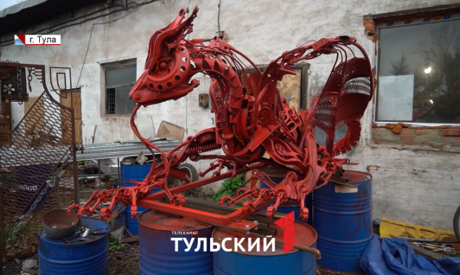 От влюбленной пары до паука-фотографа: туляк создает произведения искусства из металлолома