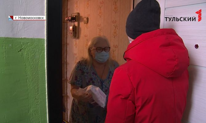 Как тульским пенсионерам обратиться за помощью волонтеров 