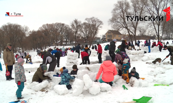 В Центральном парке Тулы прошли соревнования по строительству снежных хижин