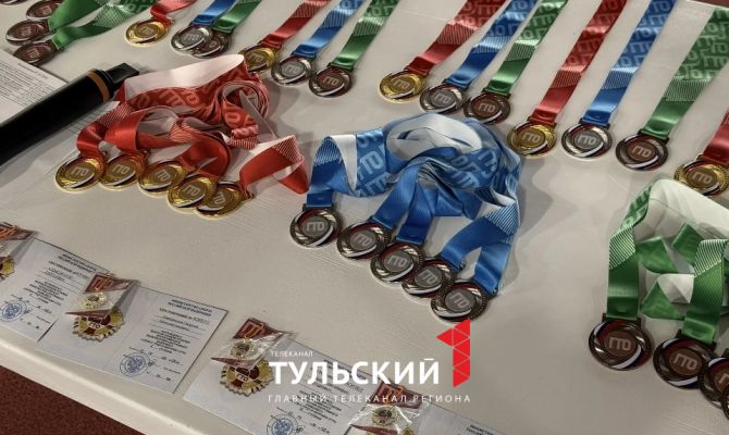 Зумеры в Туле соревнуются в отжиманиях и сборке автомата Калашникова