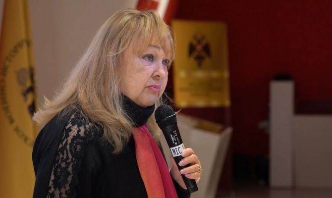 О споре с Депардье и актерских суевериях: Наталья Гвоздикова рассказала тулякам истории из жизни