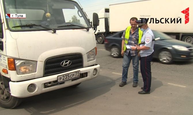 Изношенные колеса и кустарный тюнинг: какие большегрузы ездят по тульским дорогам