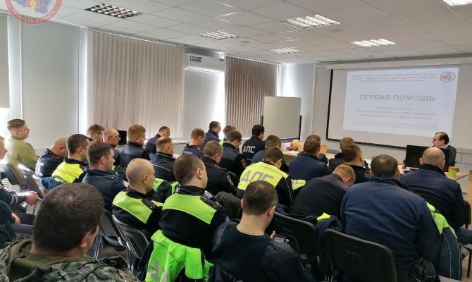 Тульских инспекторов ГИБДД научили использовать медицинские укладки