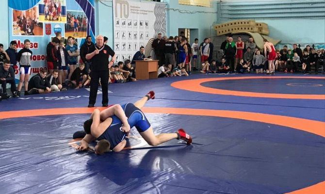 В тульской спортшколе прошел турнир по греко-римской борьбе