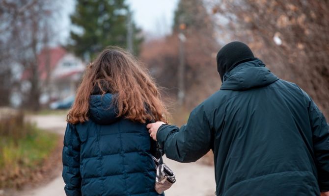 Вывез в лес, заставил раздеться и копать могилу: жителю Заокского района вынесли приговор