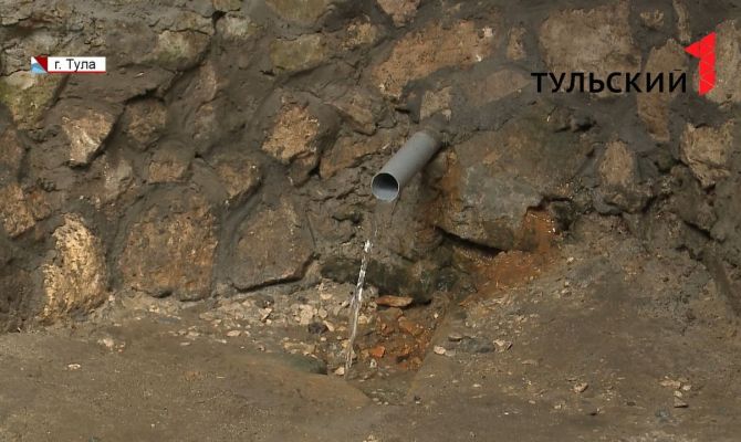 В тульском Заречье возле железнодорожных путей оборудовали родник