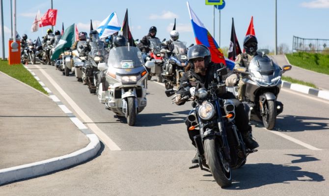"Ночные волки": байкеры всероссийского мотоклуба приехали в Тулу отдать дань памяти героям войны